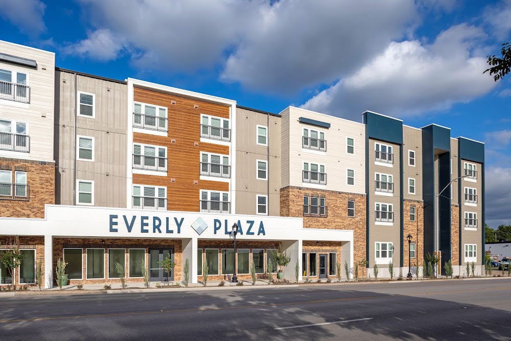 Everly Plaza