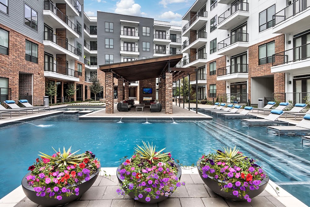 Windsor Fitzhugh Apartments