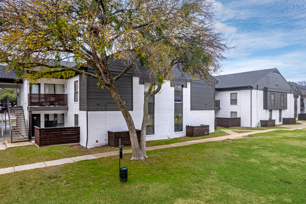 Paxton at Lake Highlands Apartments