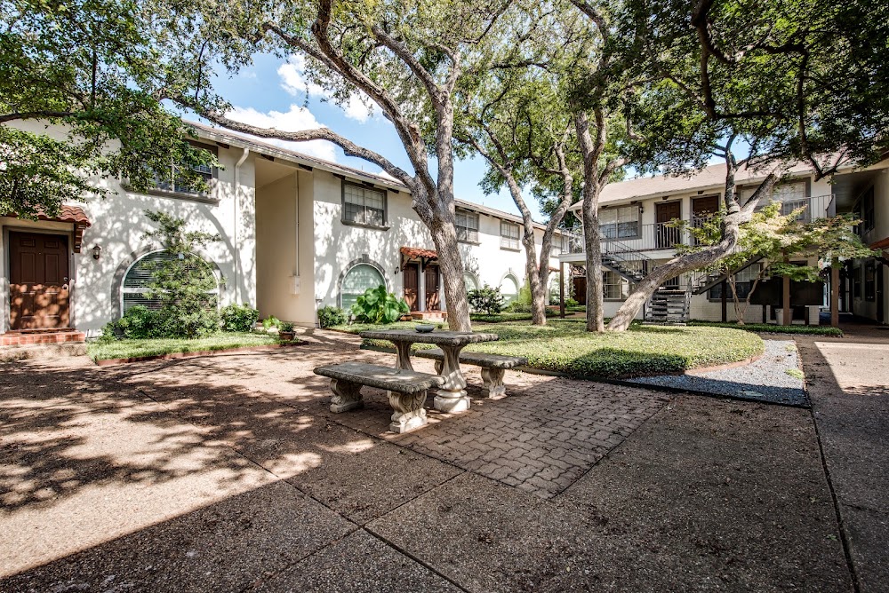 Francesca Apartments