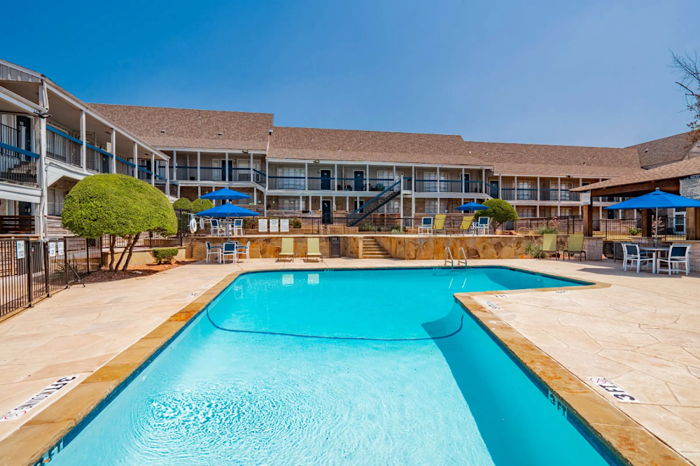 Aero White Rock Apartments