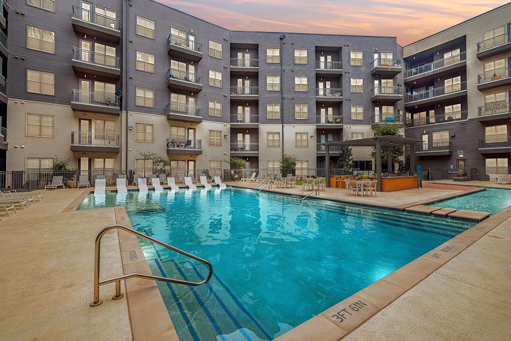 The Drake on Summit Apartments
