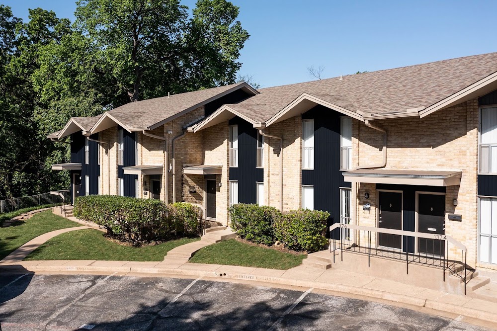 Forma At The Park Apartments and Townhomes