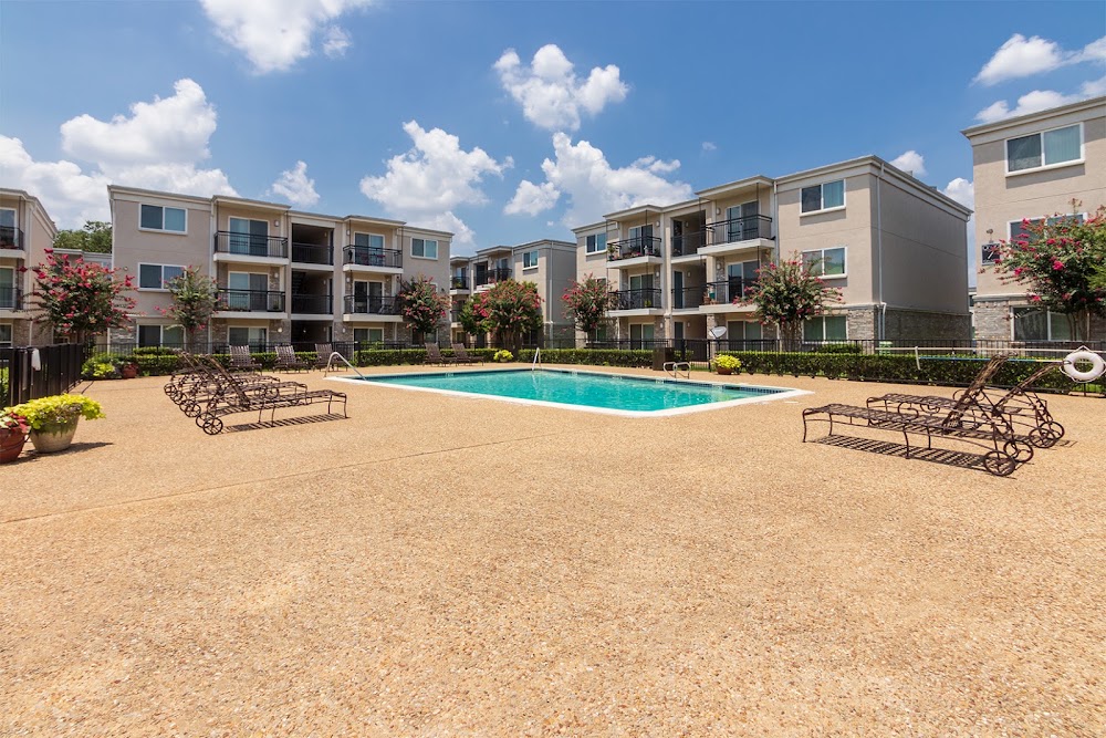 The Summit at Midtown Apartments