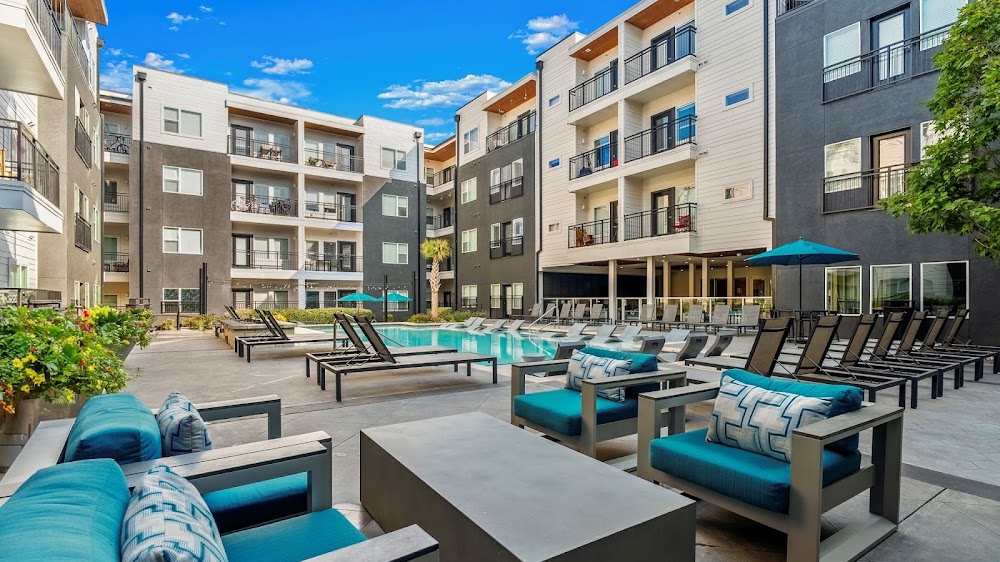 Larq Henderson Apartments Dallas