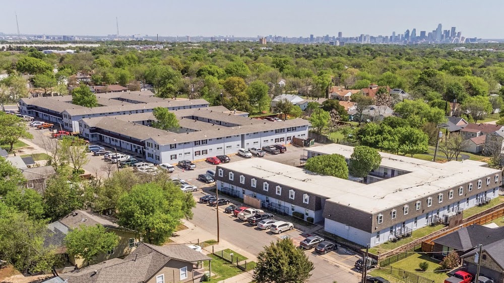 Metro 404 Apartments
