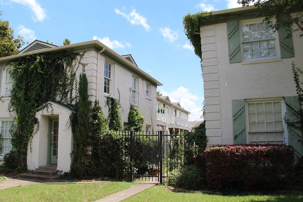 Chateau on Victor Apartments