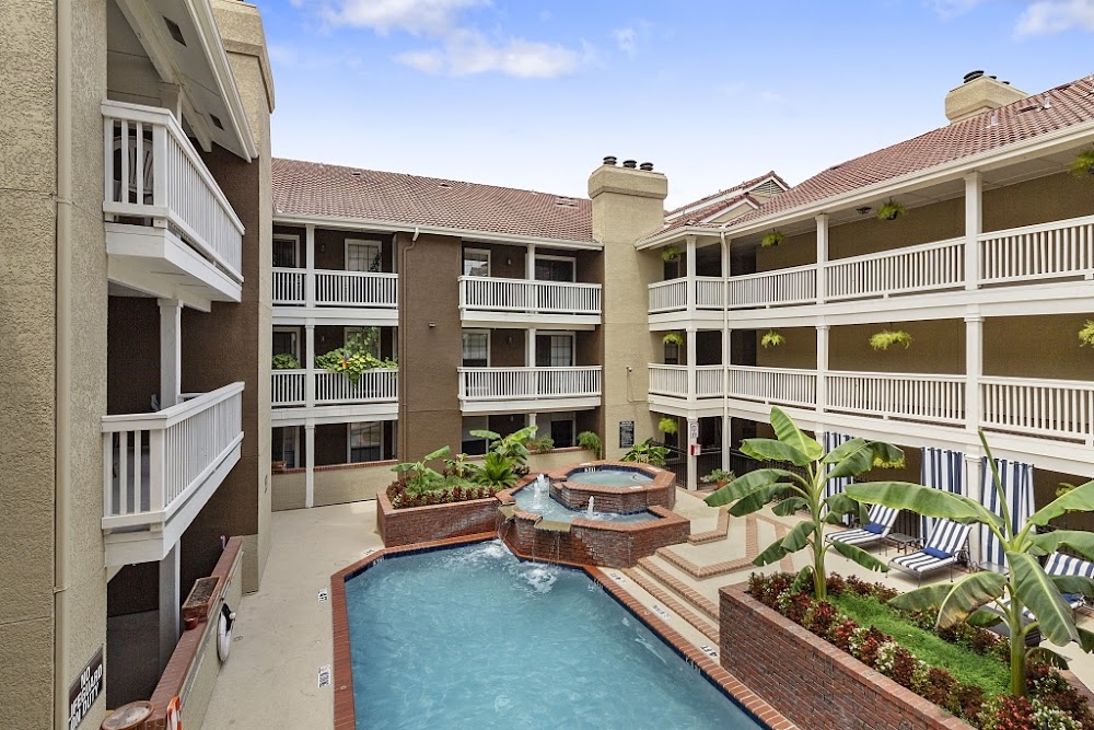 Lincoln Court Apartments
